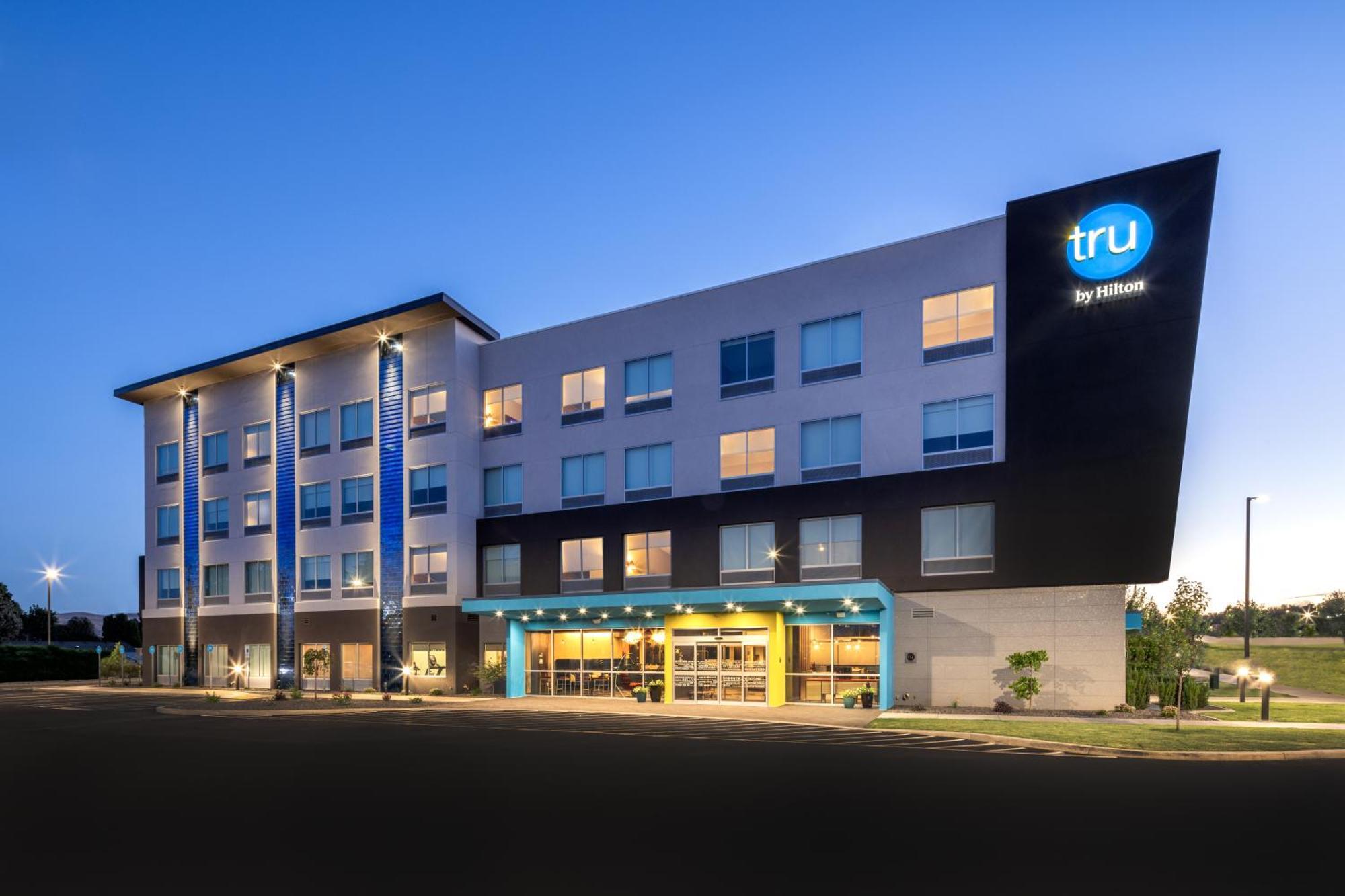 Tru By Hilton Yakima Airport Hotel Exterior foto